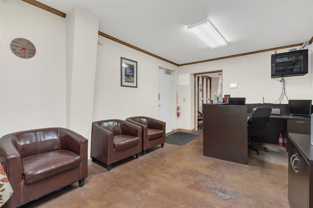 2522 Highway 287 Decatur, TX 76234 - Photo 18 of 25 a living room with furniture and a flat screen tv