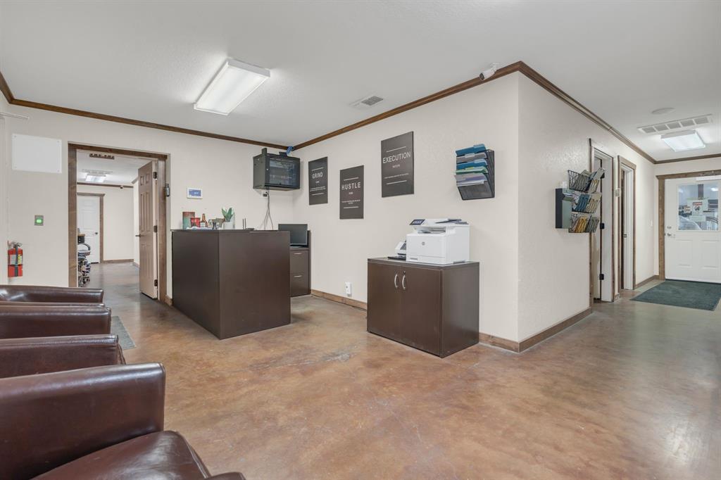 2522 Highway 287 Decatur, TX 76234 - Photo 20 of 25 a living room with furniture and a flat screen tv
