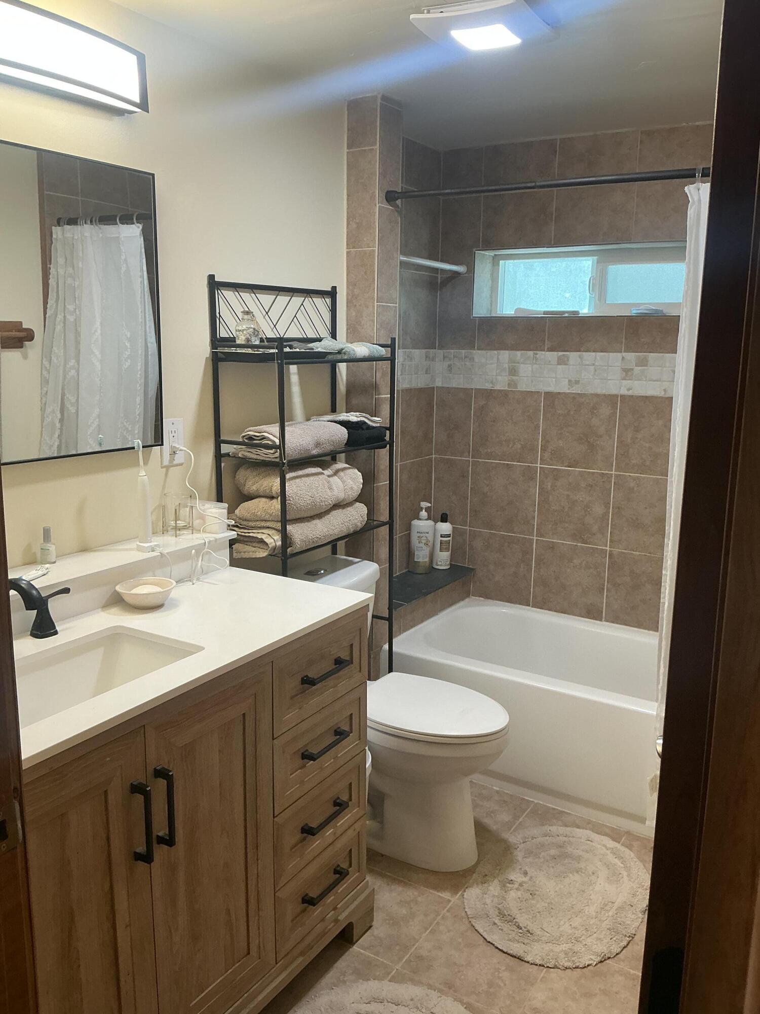 51829 Pine Loop Drive La Pine, OR 97739 - Photo 11 of 23 Full bath