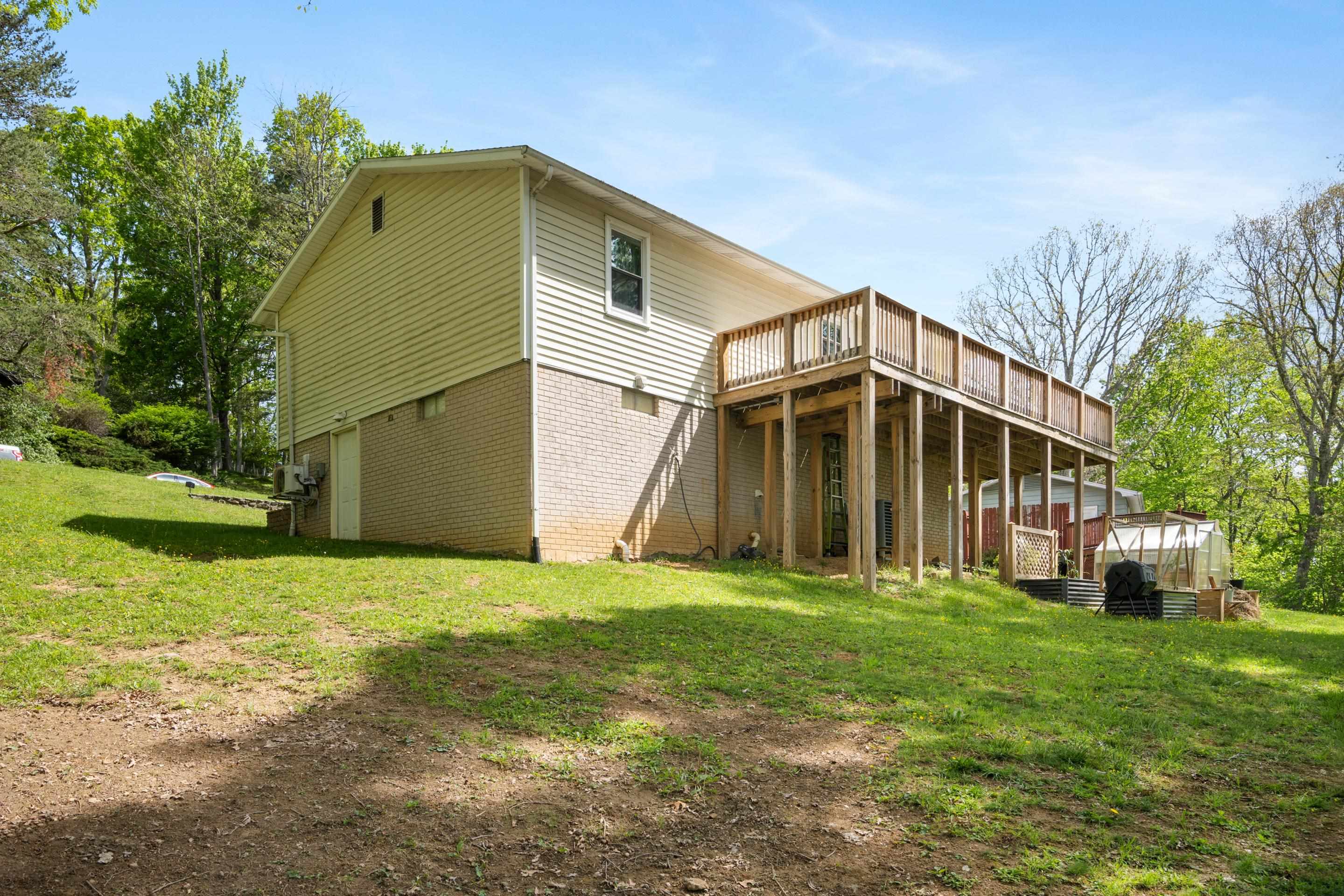 156 Ridgecrest Street Bluefield, VA 24605 - Photo 7 of 64 Gallery Image 7