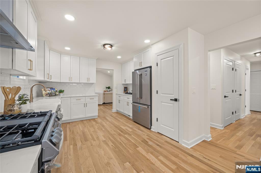 100 Pier Lane Fairfield, NJ 07004 - Photo 10 of 25