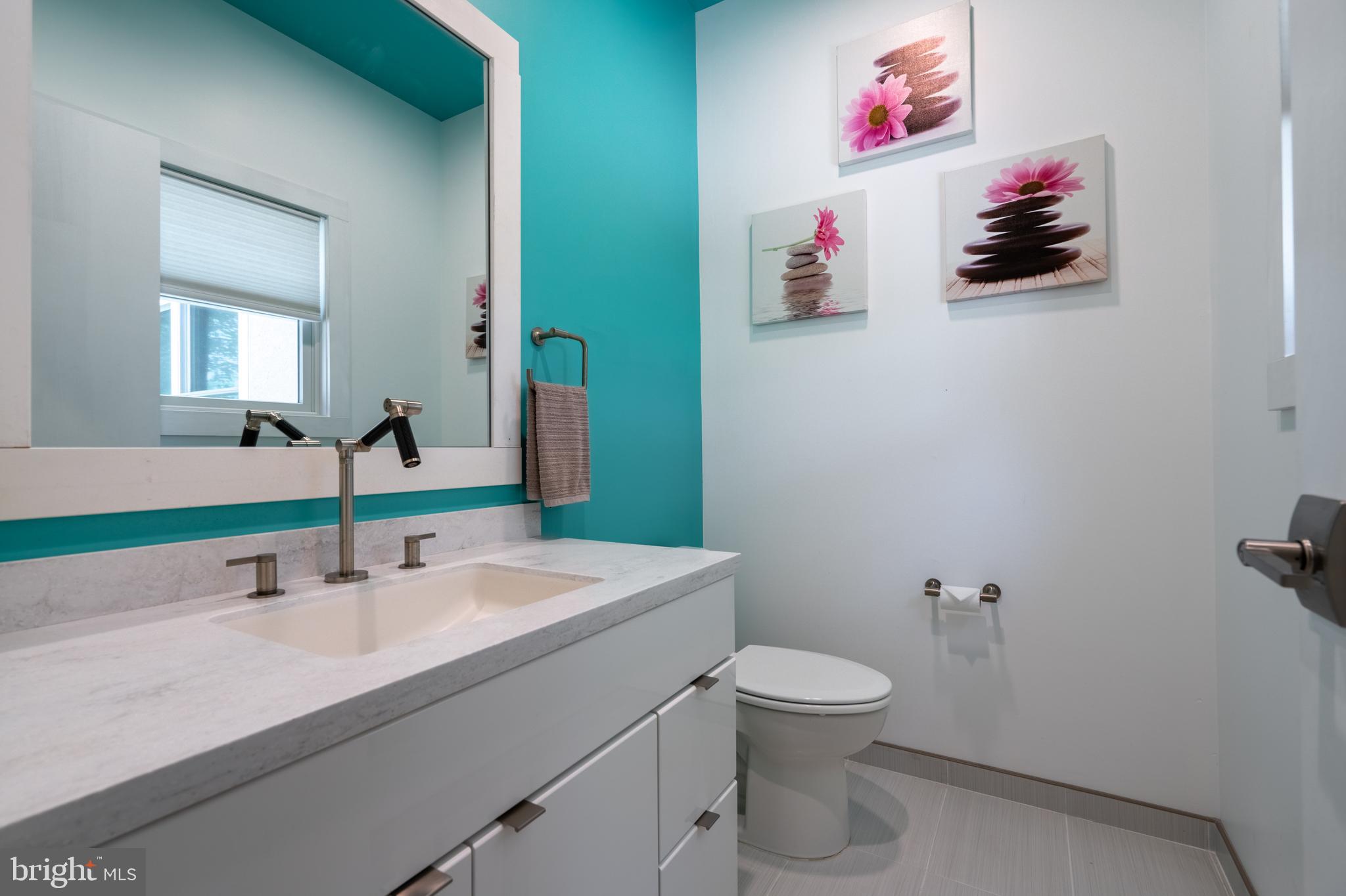 389 Eagle Road Newtown, PA 18940 - Photo 37 of 47 Powder room 2