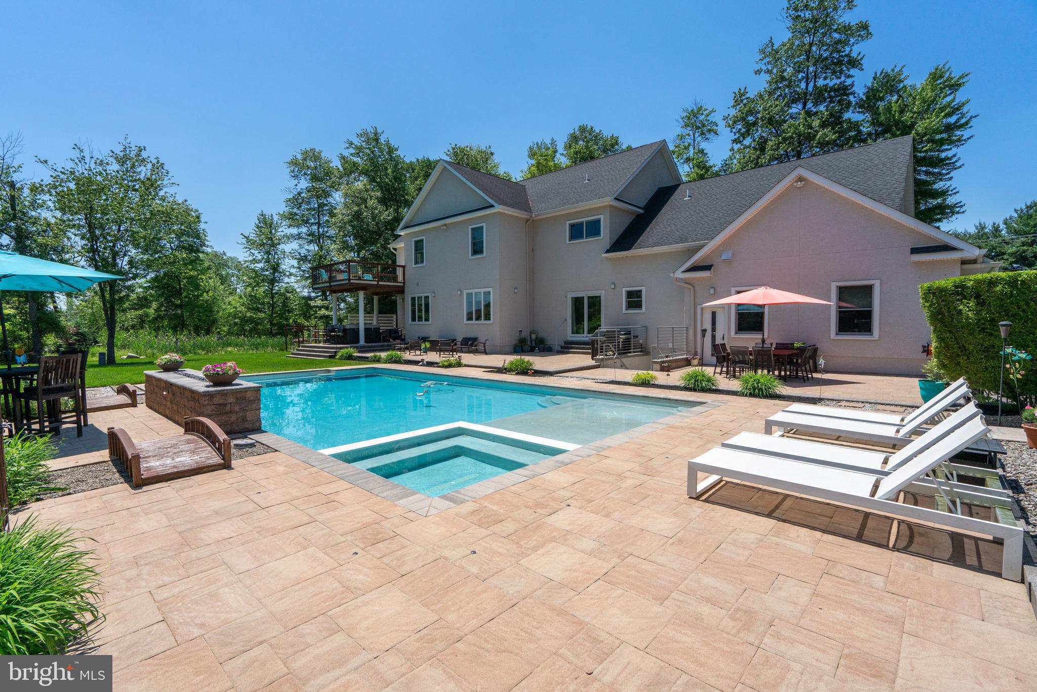 389 Eagle Road Newtown, PA 18940 - Photo 5 of 47 Seamless integrated spa.