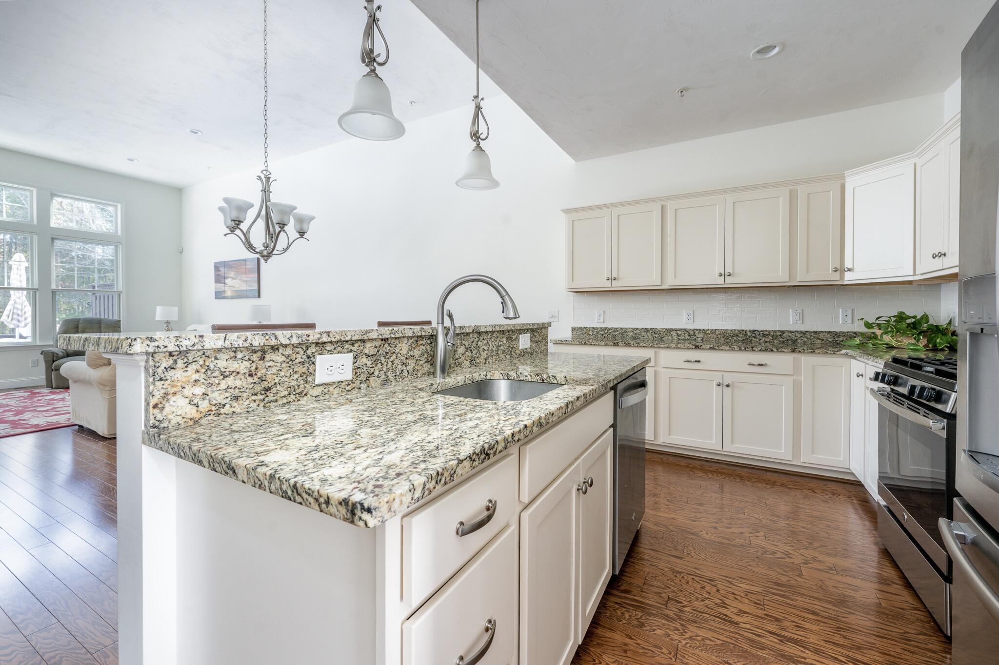 22 Grey Hawk Drive, Unit 645 Mashpee, MA 02649 - Photo 5 of 36 kitchen/dining