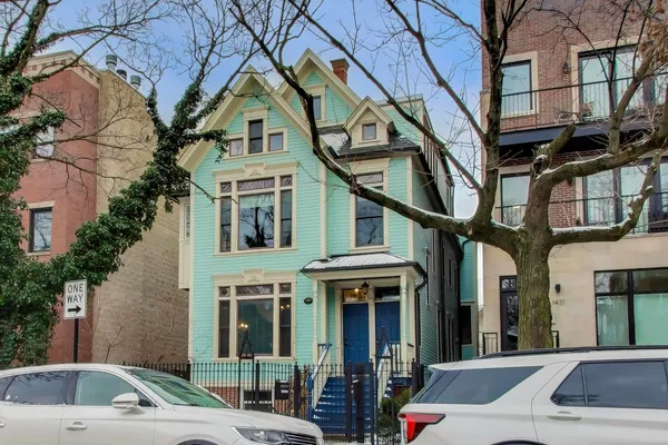 $6,000 | 1429 West Roscoe Street, Unit 2, Chicago, IL 60657