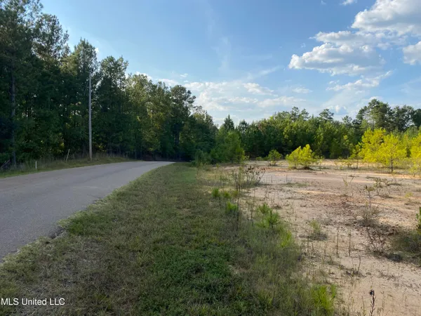 $90,000 | 926 Virgin Mary Road, Camden, MS 39045