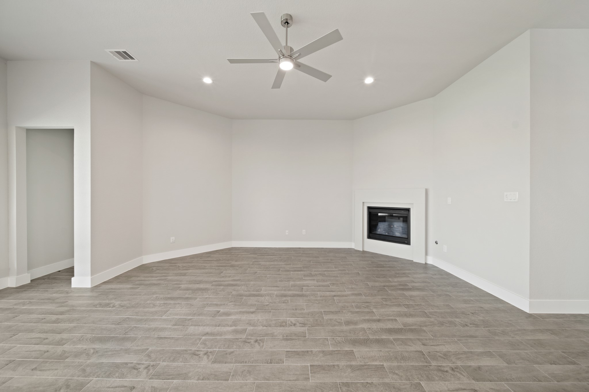 405 Hampton Edge Lane Waller, TX 77484 - Photo 9 of 45 an empty room with fan and a ceiling fan