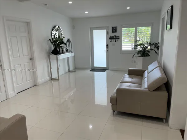 $4,000 | 4161 Southwest 102nd Avenue, Miami, FL 33165
