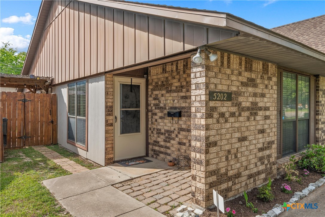 5202 Colonel Travis Temple, TX 76502 - Photo 2 of 27