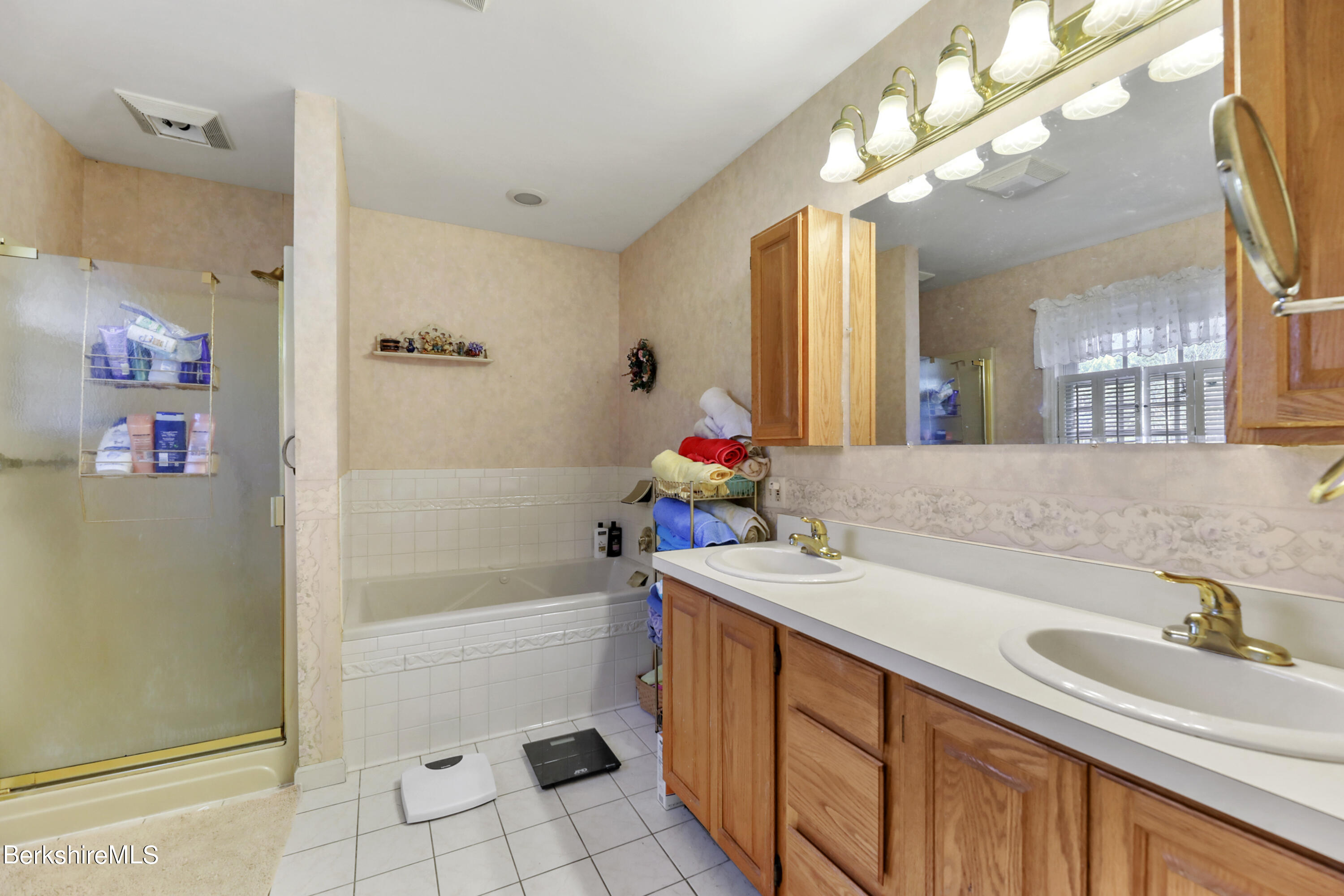 10 Lillybrook Road Pittsfield, MA 01201 - Photo 57 of 91 1st Floor Master Bath