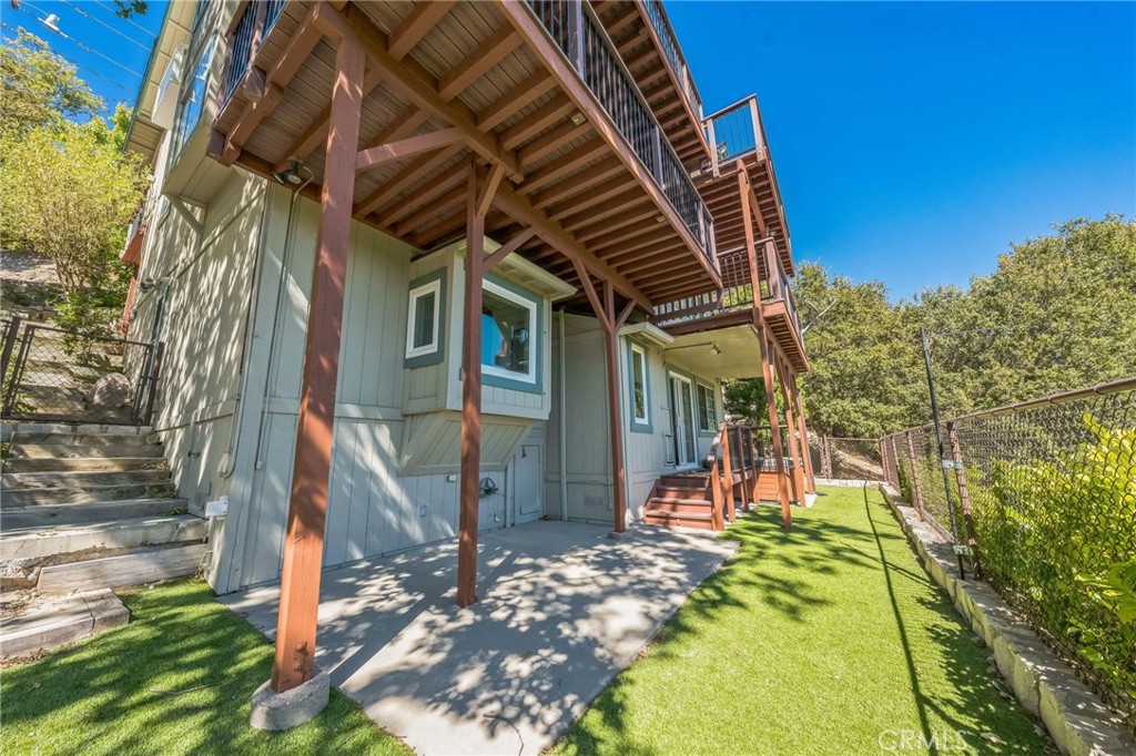 845 Sonoma Drive Lake Arrowhead, CA 92352 - Photo 13 of 49 a view of a backyard with a patio