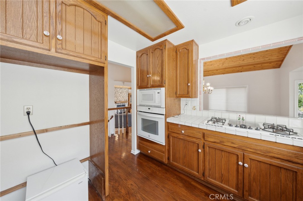 845 Sonoma Drive Lake Arrowhead, CA 92352 - Photo 16 of 49 a kitchen with stainless steel appliances granite countertop a refrigerator a stove and a sink