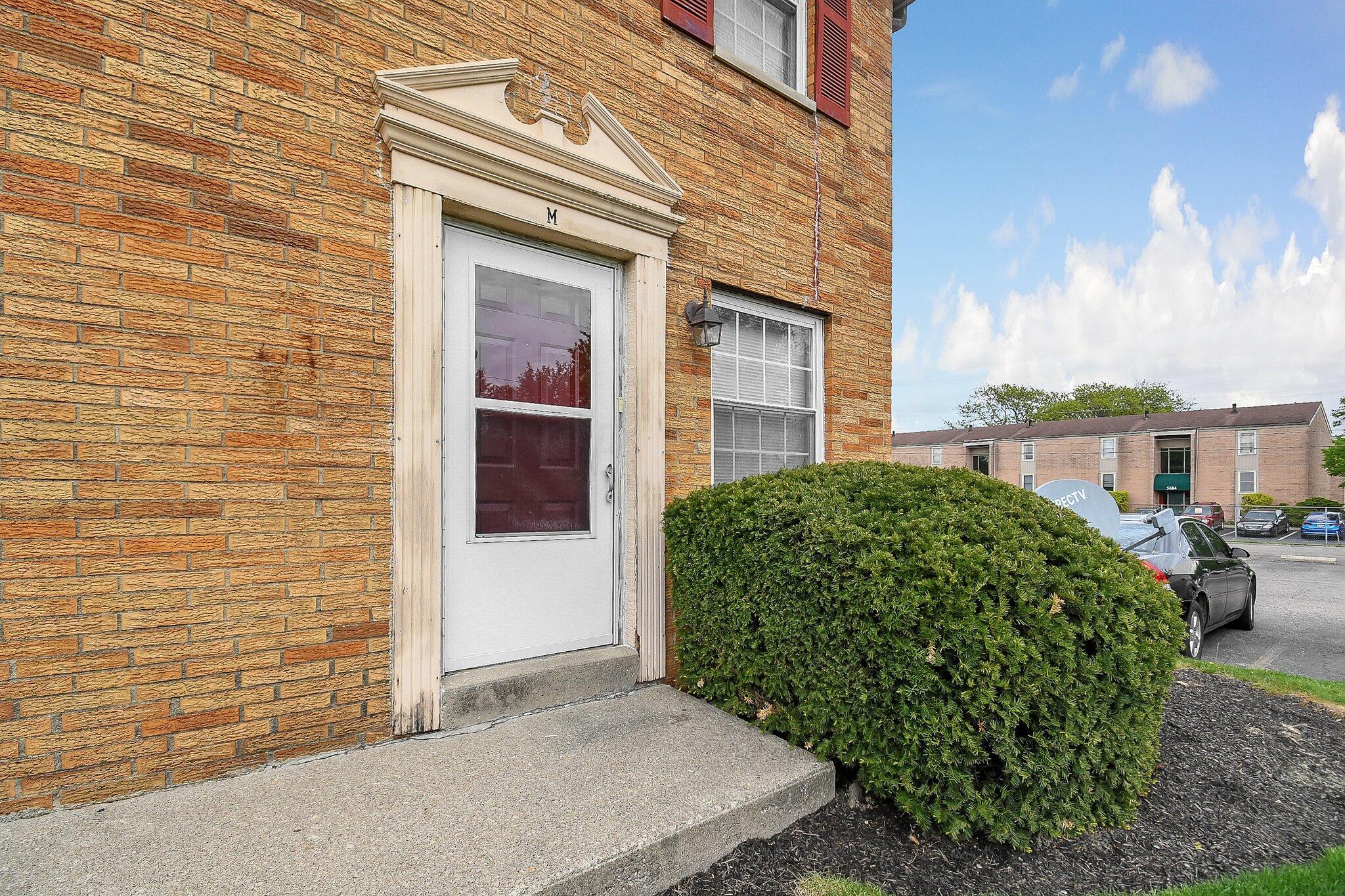 5696 Beechcroft Road, Unit M Columbus, OH 43229 - Photo 2 of 27 6-web-or-mls-5696-beechcroft-rd-m