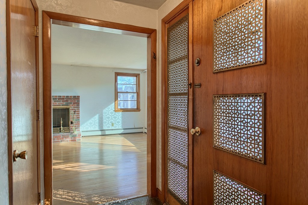 34 Oak Ridge Road Lynn, MA 01904 - Photo 2 of 29 Gallery Image 2