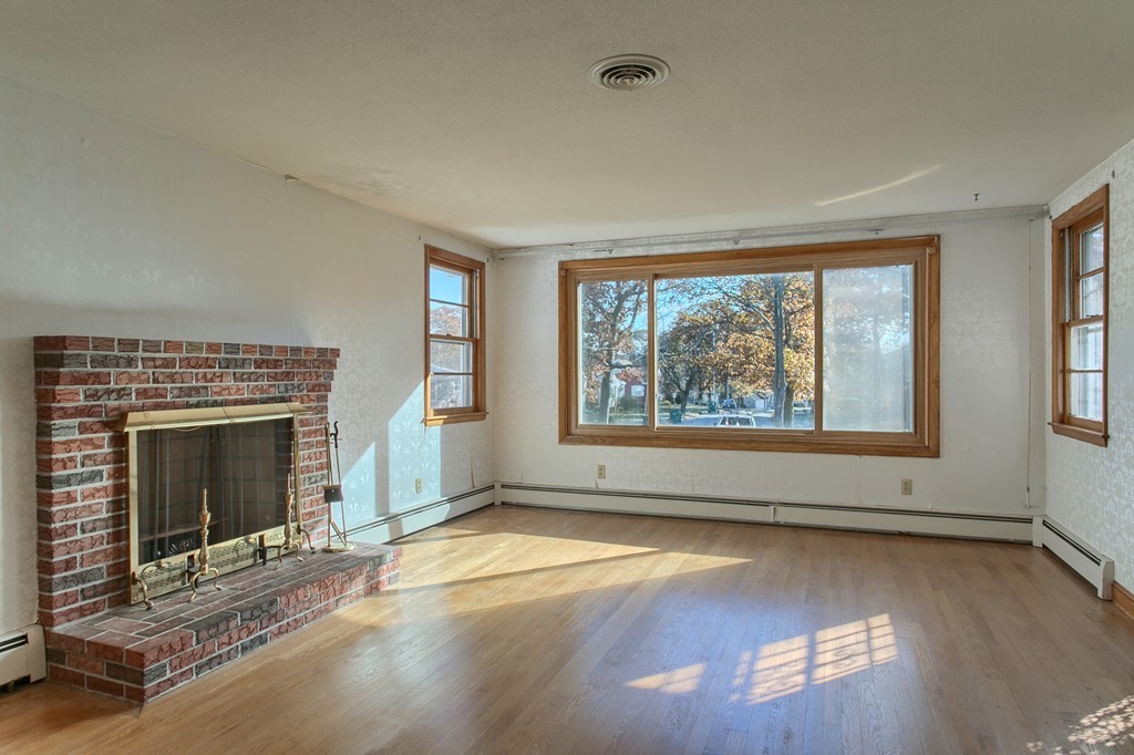 34 Oak Ridge Road Lynn, MA 01904 - Photo 3 of 29 Gallery Image 3