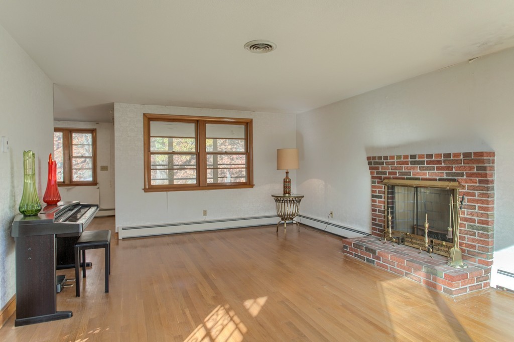 34 Oak Ridge Road Lynn, MA 01904 - Photo 4 of 29 Gallery Image 4