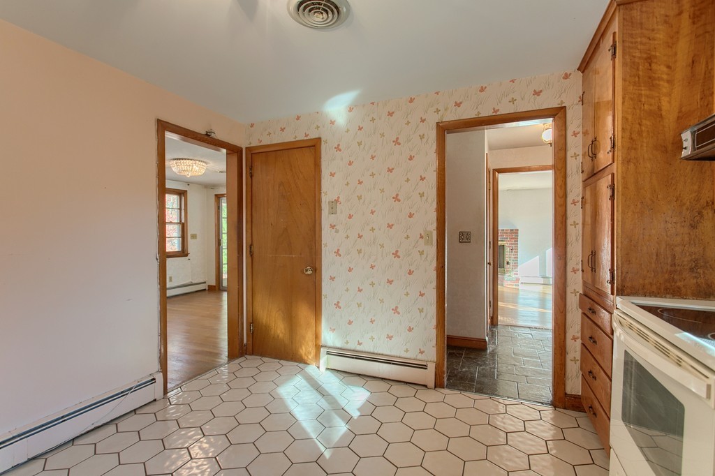 34 Oak Ridge Road Lynn, MA 01904 - Photo 8 of 29 Gallery Image 8