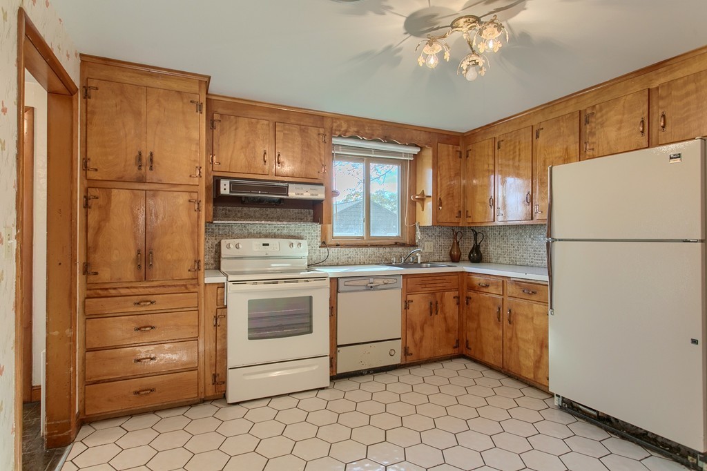34 Oak Ridge Road Lynn, MA 01904 - Photo 9 of 29 Gallery Image 9