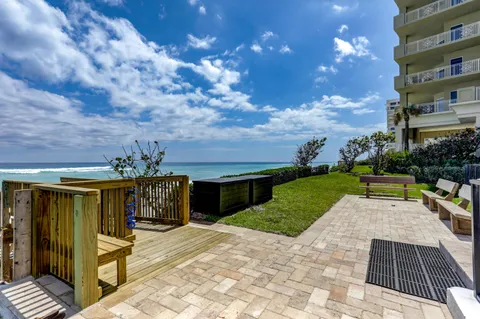 $869,000 | 5380 North Ocean Drive, Unit 6D, Singer Island, FL 33404
