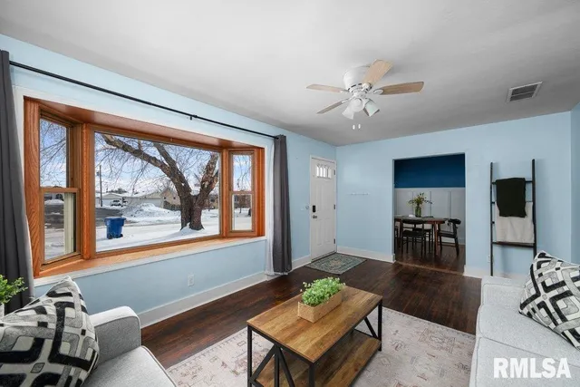 $144,000 | 3707 15th Street, Unit D, Moline, IL 61265