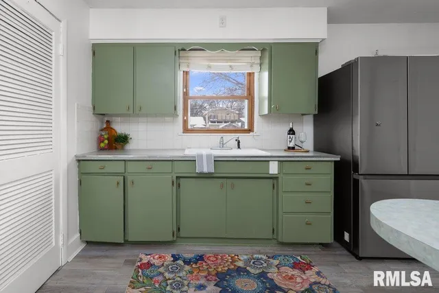 $140,000 | 3707 15th Street, Unit D, Moline, IL 61265