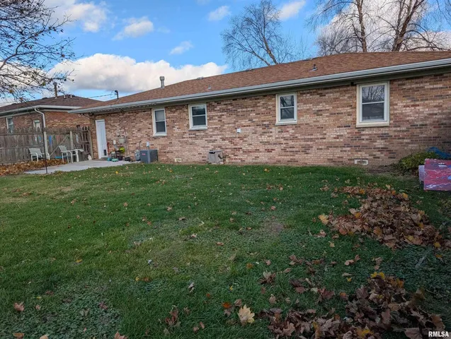 $144,000 | 3707 15th Street, Unit D, Moline, IL 61265