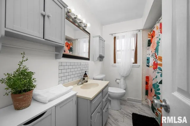 $140,000 | 3707 15th Street, Unit D, Moline, IL 61265