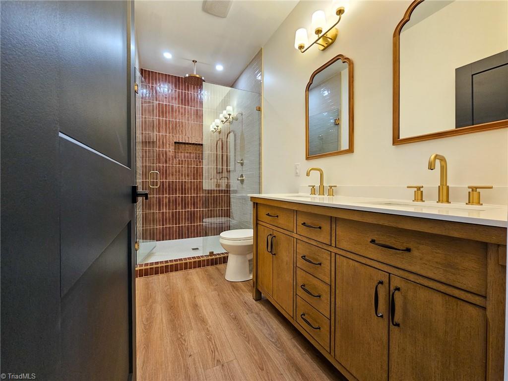 231 Viewmont Lane Ronda, NC 28670 - Photo 19 of 31 Master Bathroom with double vanity!