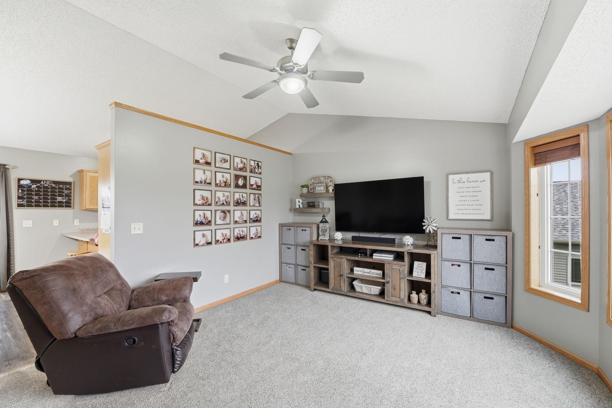 201 10th Street Southeast Freeport, MN 56331 - Photo 11 of 34
