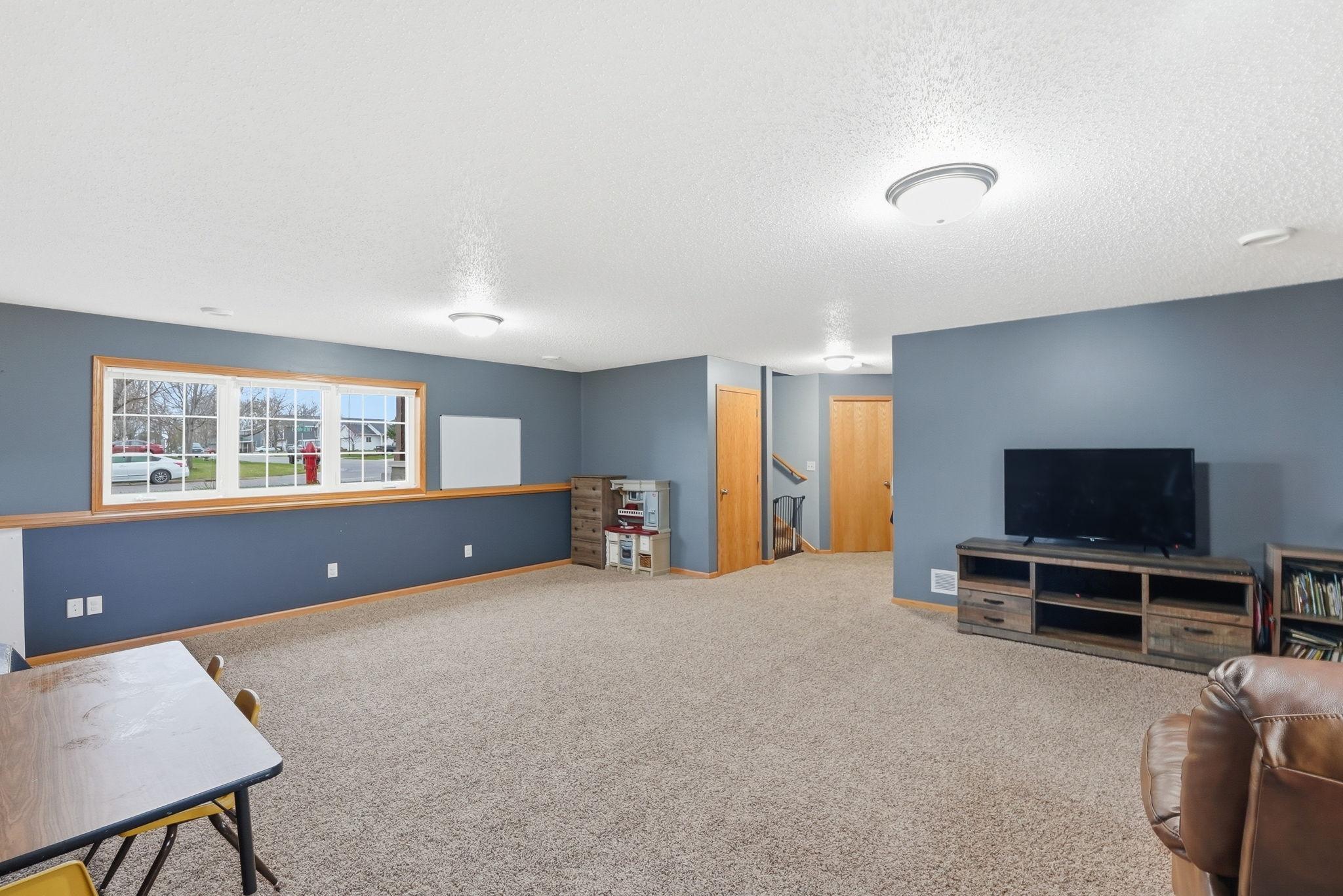 201 10th Street Southeast Freeport, MN 56331 - Photo 22 of 34