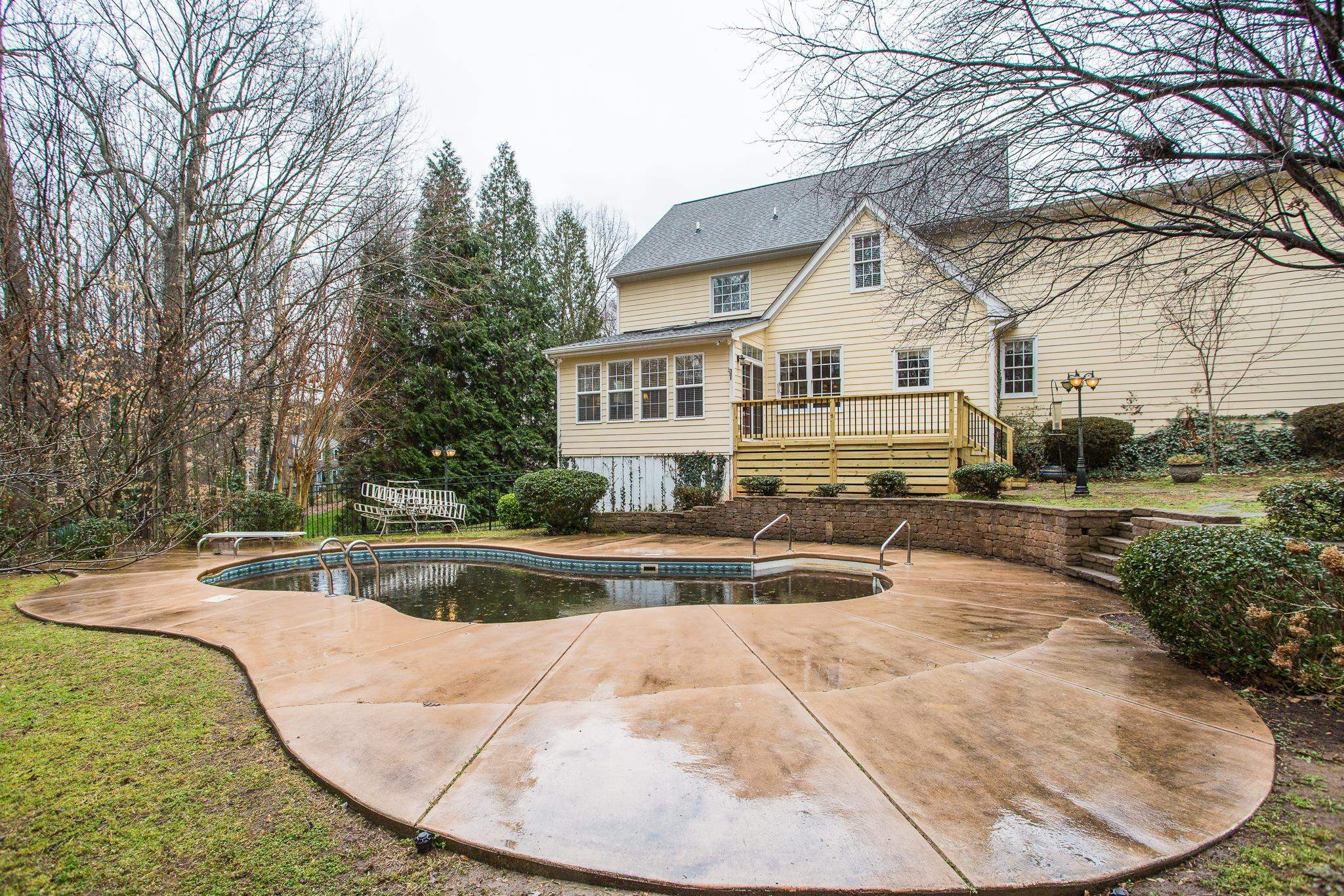 2100 Oakcrest Court Raleigh, NC 27612 - Photo 29 of 39