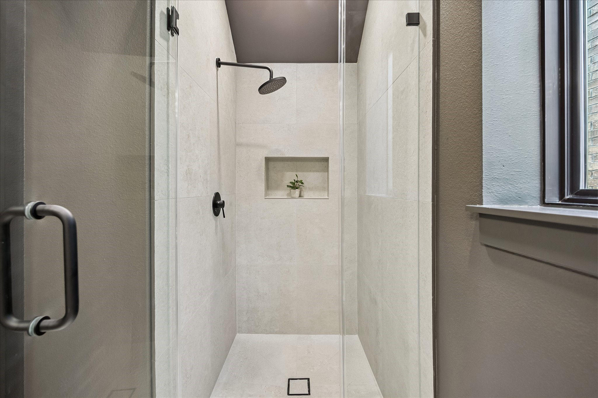 122 East 4th Street Houston, TX 77007 - Photo 18 of 38 Walk-in shower with frameless glass doors.