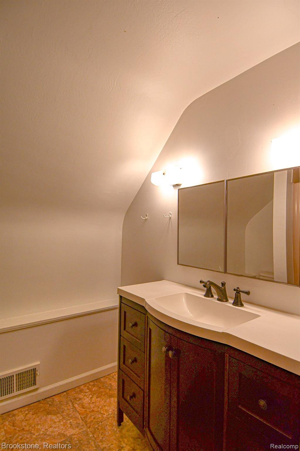 7489 Perry Road Grand Blanc, MI 48439 - Photo 32 of 42 Gallery Image 32