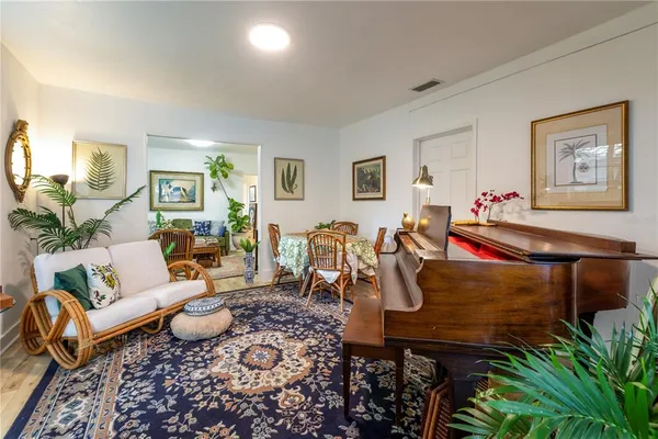 $2,100 | 310 Northwest 8th Street, Gainesville, FL 32601