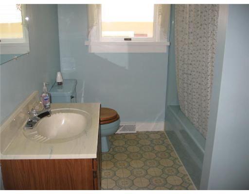 983 Smithfield Road Belgrade, ME 04917 - Photo 8 of 20 Bathroom.