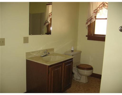 983 Smithfield Road Belgrade, ME 04917 - Photo 9 of 20 Bathroom.