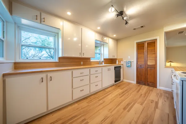 $388,000 | 3500 Pioneer Lane, Redding, CA 96001