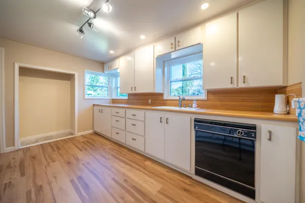 $388,000 | 3500 Pioneer Lane, Redding, CA 96001