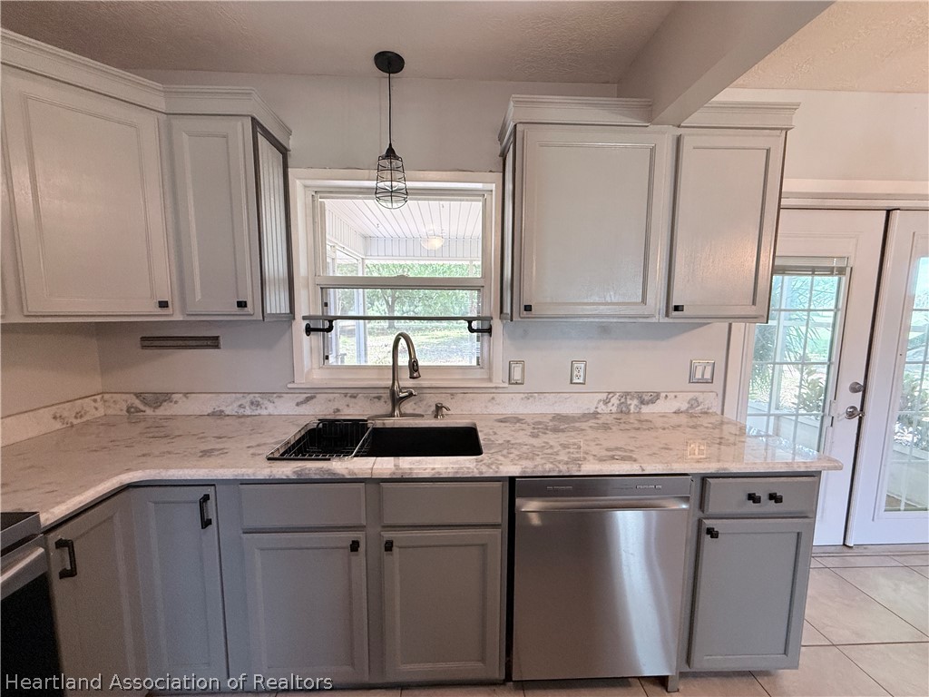 8209 Pine Glen Road Sebring, FL 33876 - Photo 7 of 23