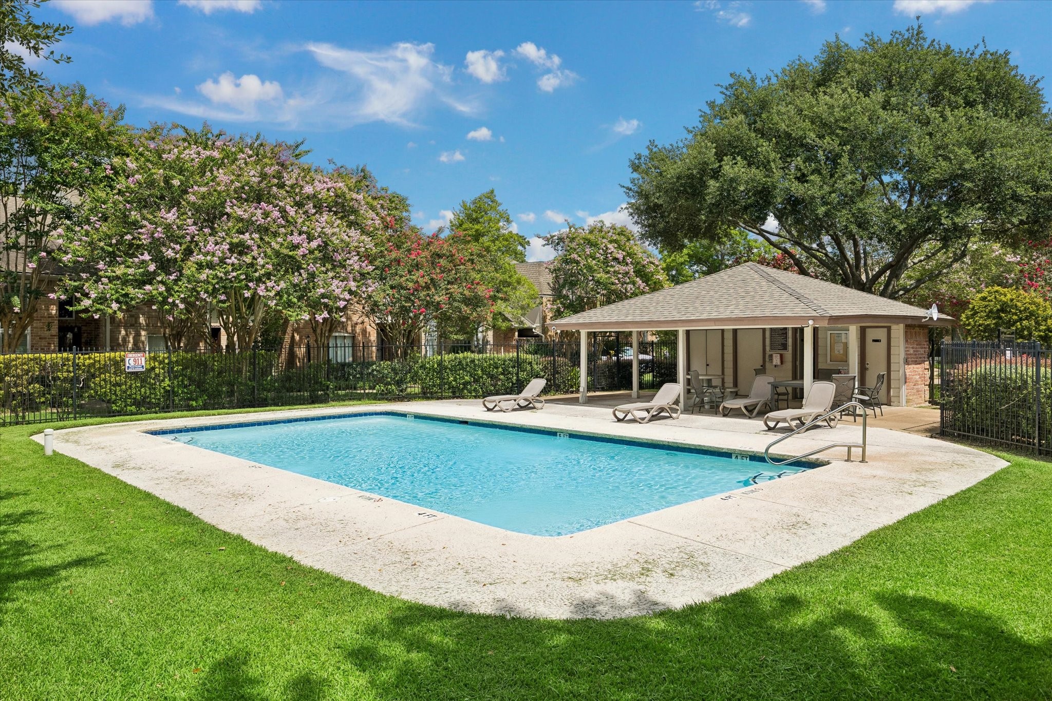727 Bunker Hill Road, Unit 92 Houston, TX 77024 - Photo 43 of 50 offering a warm welcome creating the perfect setting for relaxing or entertaining.