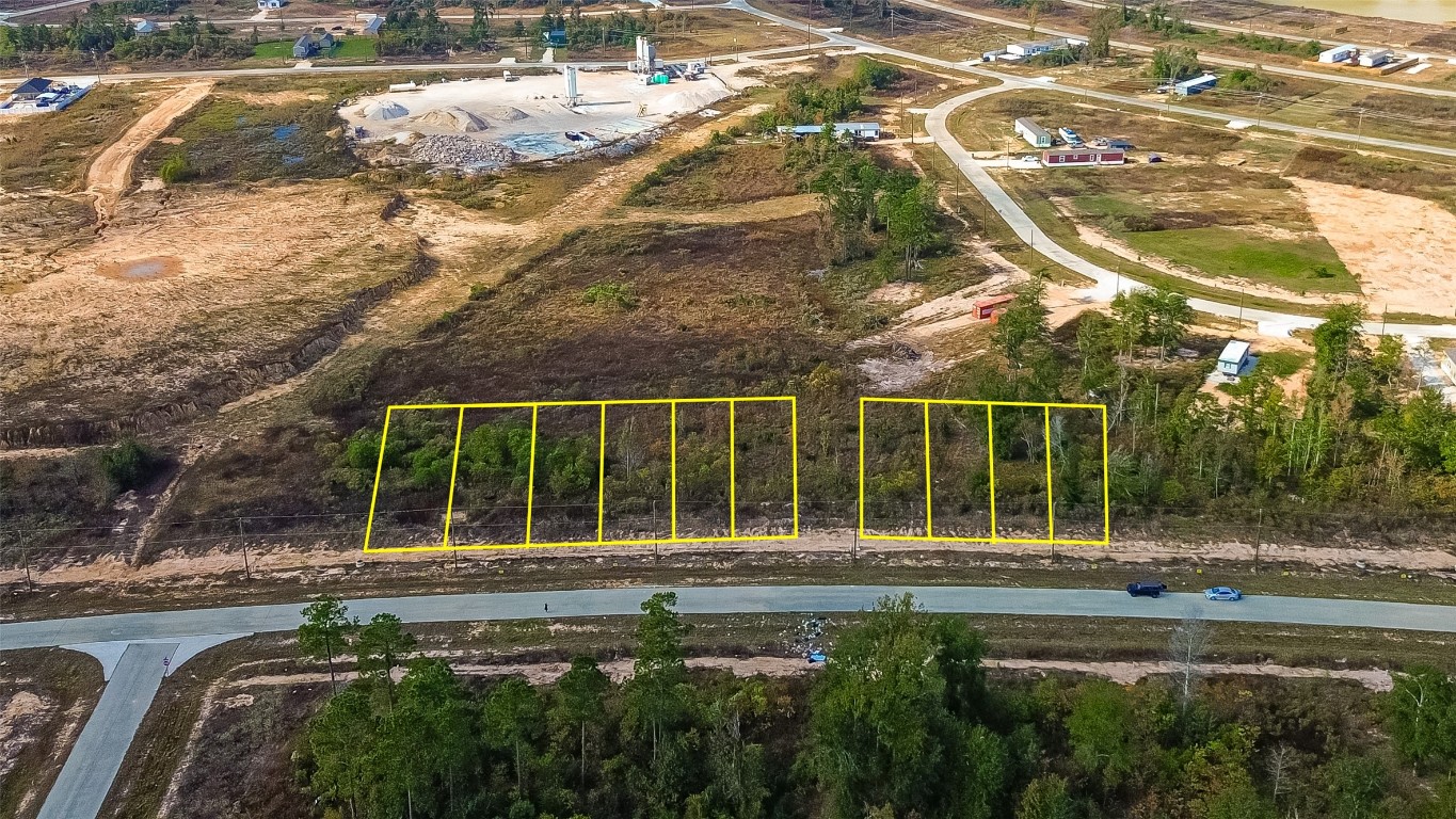 633 5914 07 Cleveland, TX 77327 - Photo 2 of 13 a view of a house with a yard