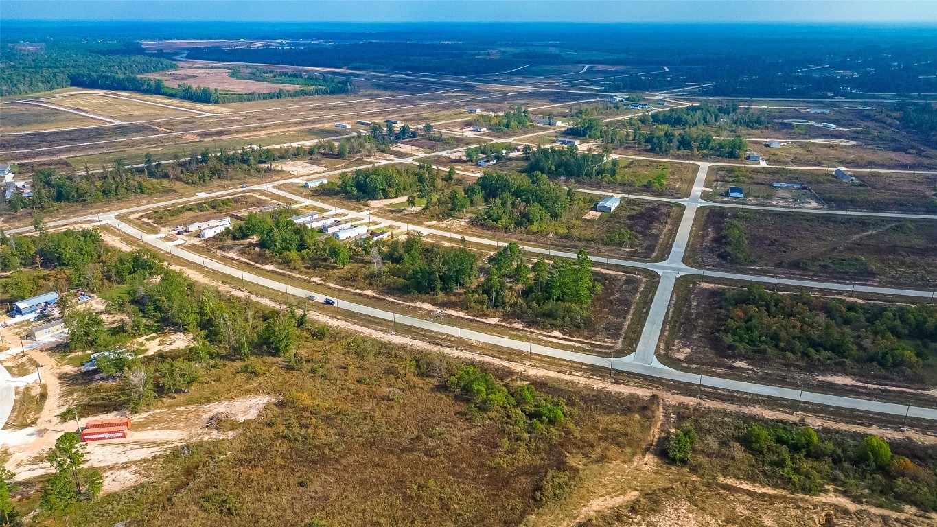 633 5914 07 Cleveland, TX 77327 - Photo 10 of 13 a view of a balcony with an ocean