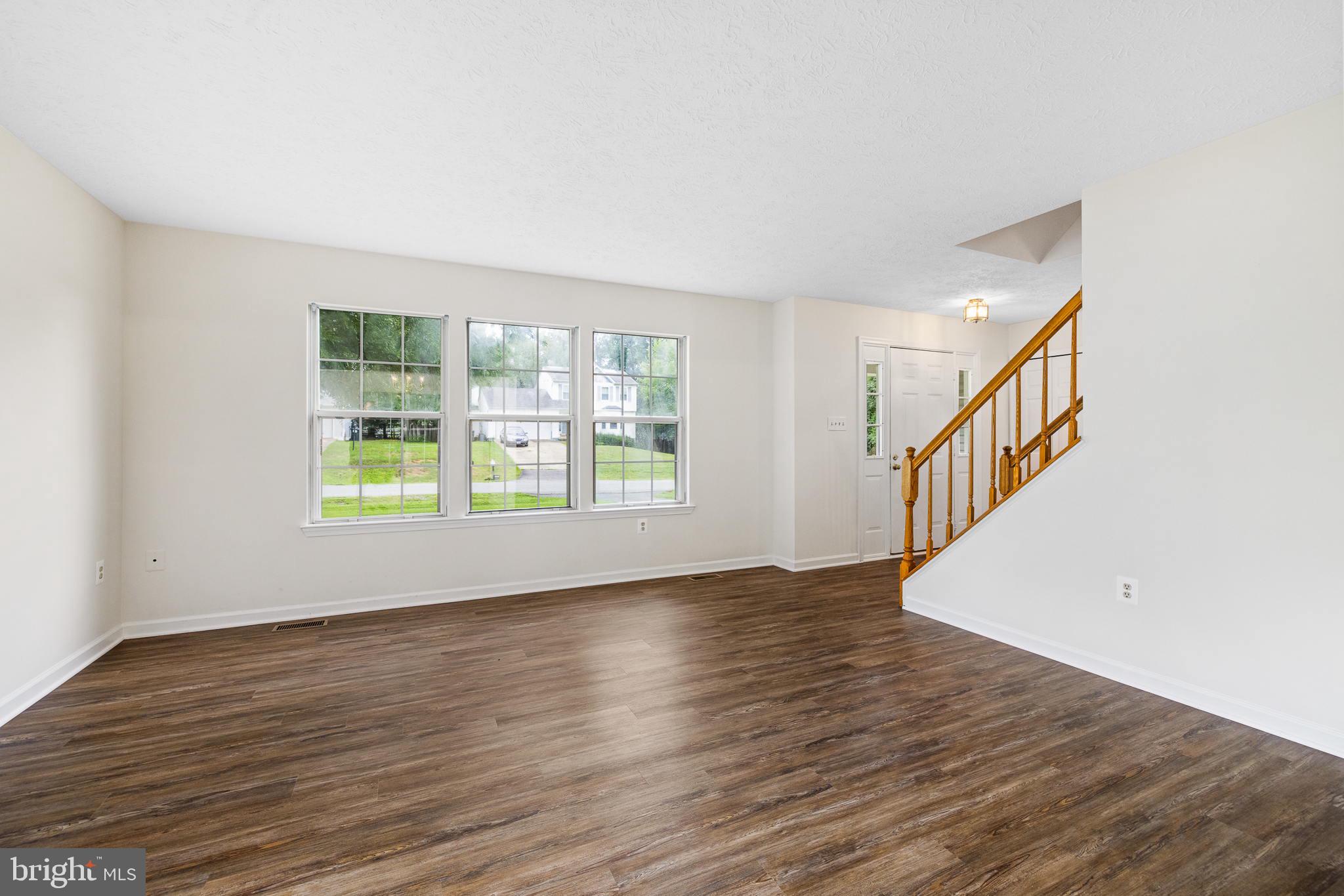 7 Redskin Drive Fredericksburg, VA 22405 - Photo 12 of 39 Living Room