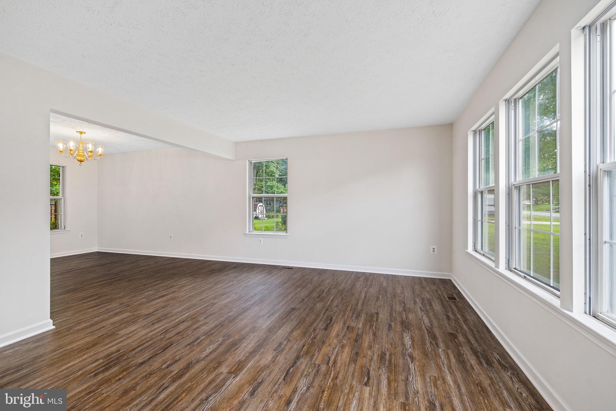 7 Redskin Drive Fredericksburg, VA 22405 - Photo 10 of 39 Oversized living room opens to dining room