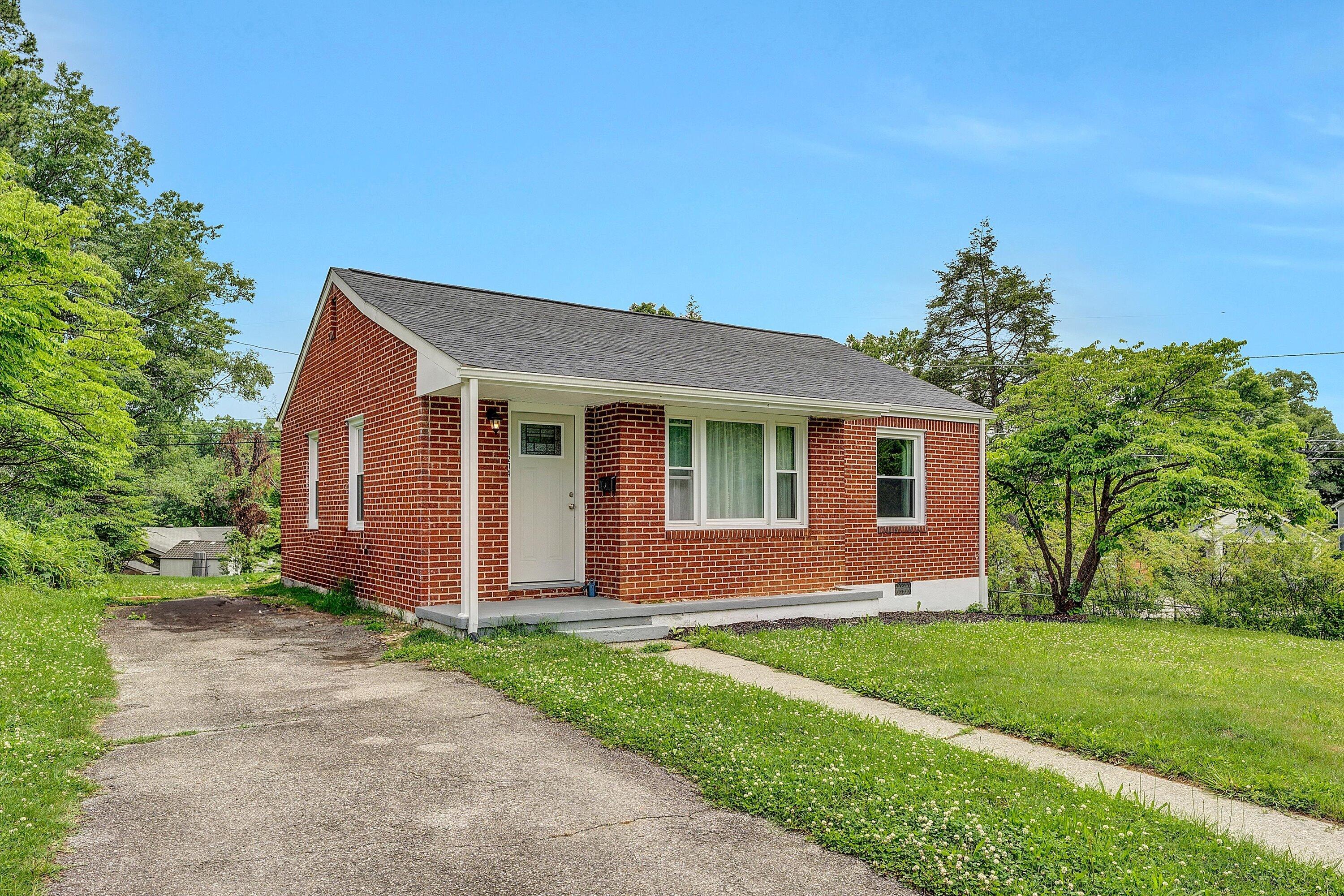 1214 Hamilton Avenue Southwest Roanoke, VA 24015 - Photo 2 of 15 02-SGP-00868-2