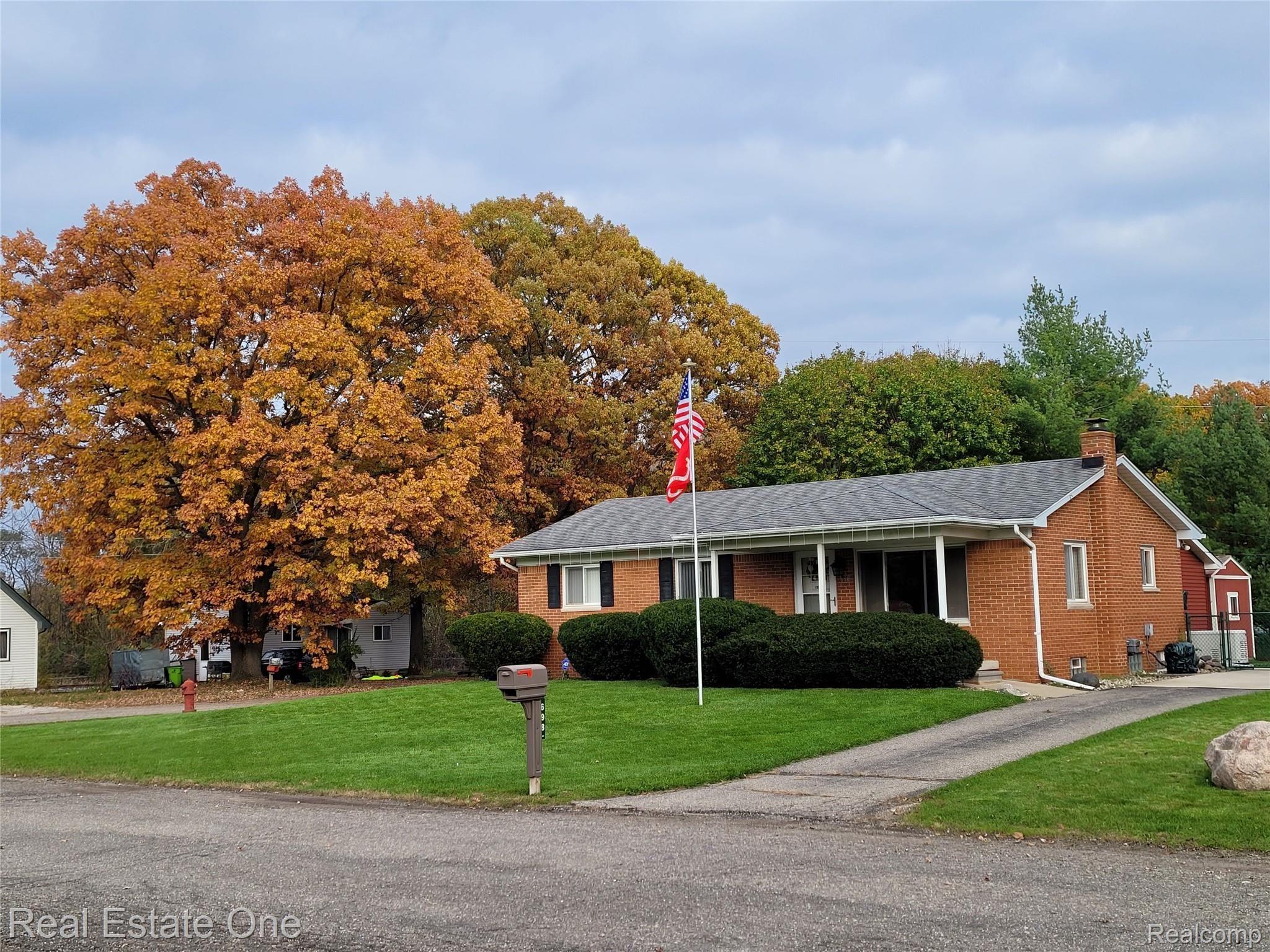 698 Center Ridge South Lyon, MI 48178 - Photo 2 of 48 Fall photo