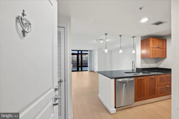 $2,295 | 2451 Midtown Avenue, Unit 724, Alexandria, VA 22303