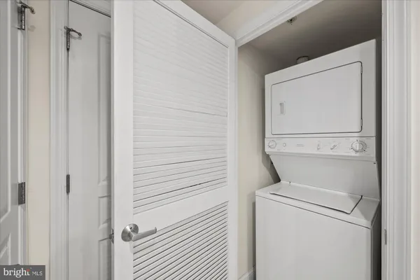 $2,295 | 2451 Midtown Avenue, Unit 724, Alexandria, VA 22303