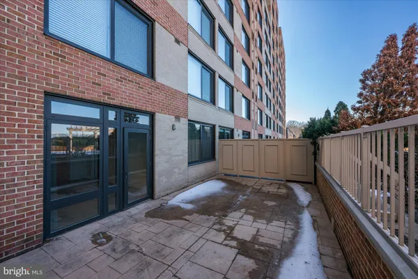 $2,295 | 2451 Midtown Avenue, Unit 724, Alexandria, VA 22303