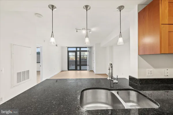 $2,295 | 2451 Midtown Avenue, Unit 724, Alexandria, VA 22303